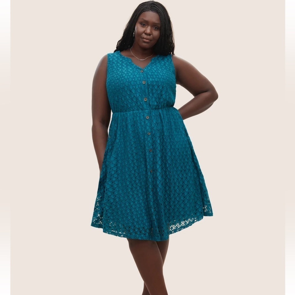 BloomChic Plus Size 4XL Textured Notched Button Detail Sleeveless Dress us26